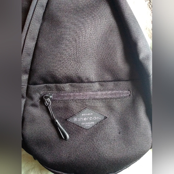 Sherpani Crossbody Sling black travel bag RFID - Picture 4 of 7